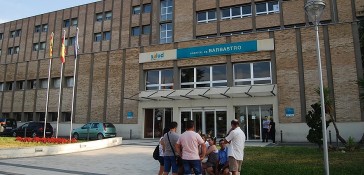 Imagen del hospital de Barbastro Elena Castellar e Ignacio Sagardoy, nuevos directores de los hospitales de Barbastro y Ernest Lluch